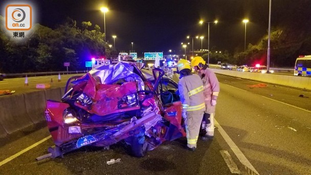 鄭州旅游大巴與出租車相撞5人死亡包括2名司機(jī)http://www.shanghaimagic.com.cn/